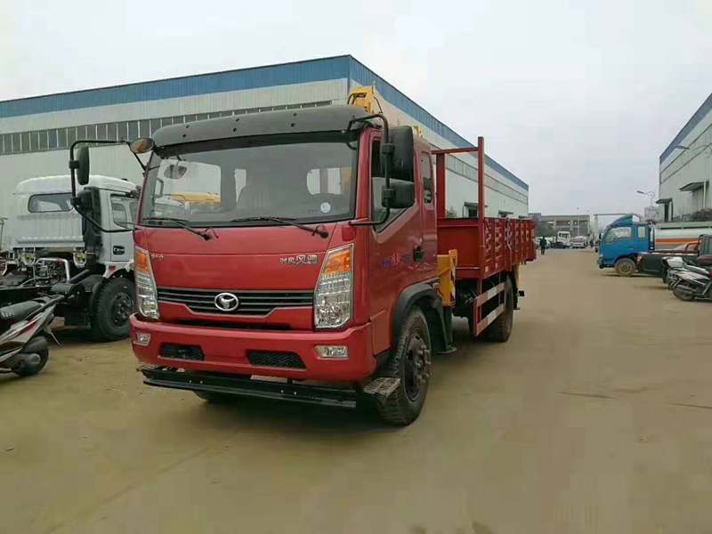 時(shí)風(fēng)隨車吊（廂長4.5米）