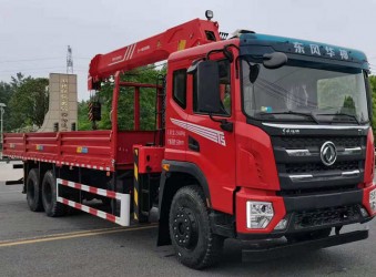 東風華神DV5后八輪隨車吊底盤，配三一12噸吊機什么價格？